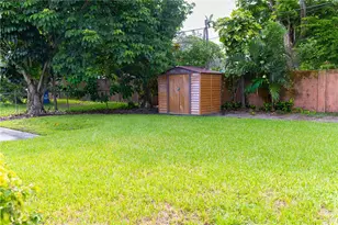 7330 NW 1st Ct, Pembroke Pines, FL 33024 - Photo 13