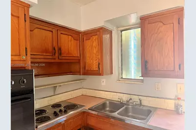1570 NE 130th St, North Miami, FL 33161 - Photo 15