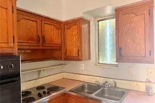 1570 NE 130th St, North Miami, FL 33161 - Photo 15