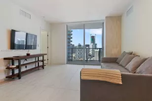 77 SE 5th St, Miami, FL 33131 - Photo 5