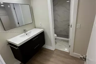 10090 NW 80th Ct, Hialeah Gardens, FL 33016 - Photo 7