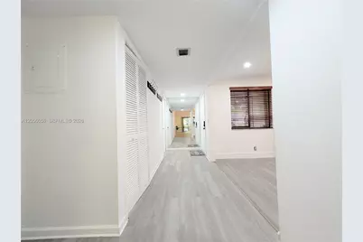 310 Lakeview Dr #105, Weston, FL 33326 - Photo 13