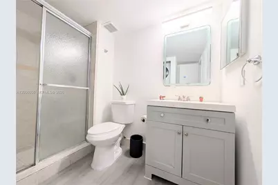 310 Lakeview Dr #105, Weston, FL 33326 - Photo 9