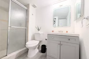 310 Lakeview Dr, Weston, FL 33326 - Photo 9
