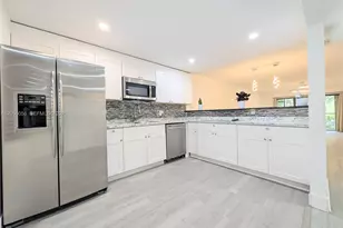 310 Lakeview Dr, Weston, FL 33326 - Photo 5