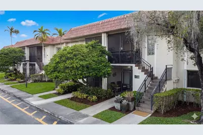 310 Lakeview Dr #105, Weston, FL 33326 - Photo 1