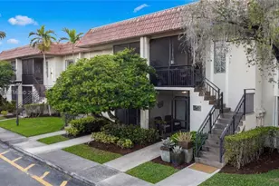 310 Lakeview Dr, Weston, FL 33326 - Photo 1