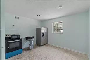 1250 W 26th Pl, Hialeah, FL 33010 - Photo 5
