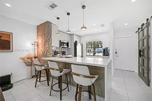 10372 NW 3rd St, Pembroke Pines, FL 33026 - Photo 5