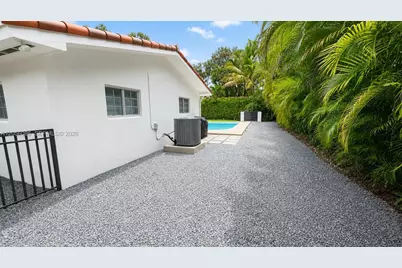 614 San Juan Dr, Coral Gables, FL 33143 - Photo 27