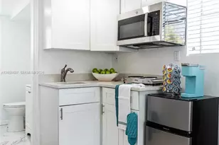 935 NE 164th St, North Miami Beach, FL 33162 - Photo 23