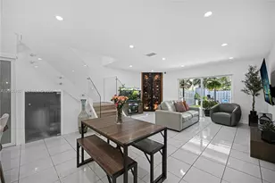 10372 NW 3rd St, Pembroke Pines, FL 33026 - Photo 9