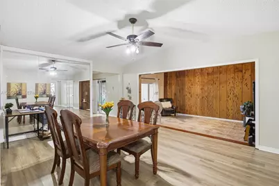 450 E Lakewood Cir E #B, Margate, FL 33063 - Photo 3