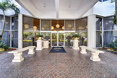 3600 Mystic Pointe Dr #310, Aventura, FL 33180 - Photo 3