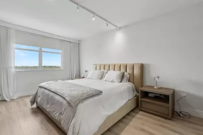 500 Bayview Dr #822, Sunny Isles Beach, FL 33160 - Photo 37