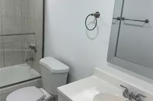 10000 NW 80th Ct, Hialeah Gardens, FL 33016 - Photo 27