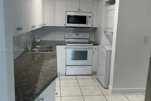 10000 NW 80th Ct, Hialeah Gardens, FL 33016 - Photo 13