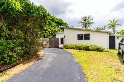 9920 Pan American Dr, Cutler Bay, FL 33189 - Photo 17