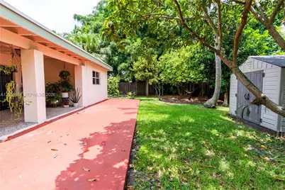 9920 Pan American Dr, Cutler Bay, FL 33189 - Photo 15