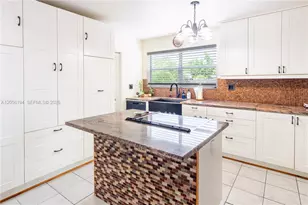 9920 Pan American Dr, Cutler Bay, FL 33189 - Photo 9