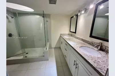 1000 Quayside Ter #1104, Miami, FL 33138 - Photo 15