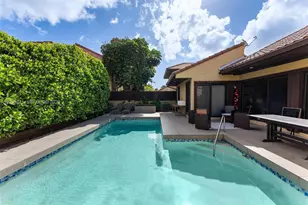 1017 NE 202nd Ln, Miami, FL 33179 - Photo 17