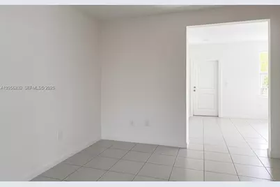 2737 SE 17th St, Homestead, FL 33035 - Photo 3