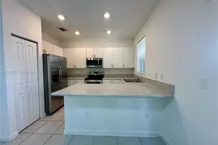 2737 SE 17th St, Homestead, FL 33035 - Photo 3