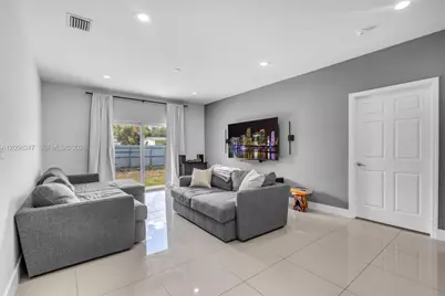 1330 NW 11th St, Fort Lauderdale, FL 33311 - Photo 11
