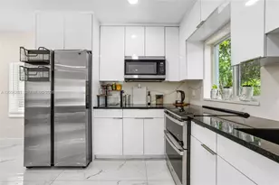 1008 SW 18th Ct, Fort Lauderdale, FL 33315 - Photo 7