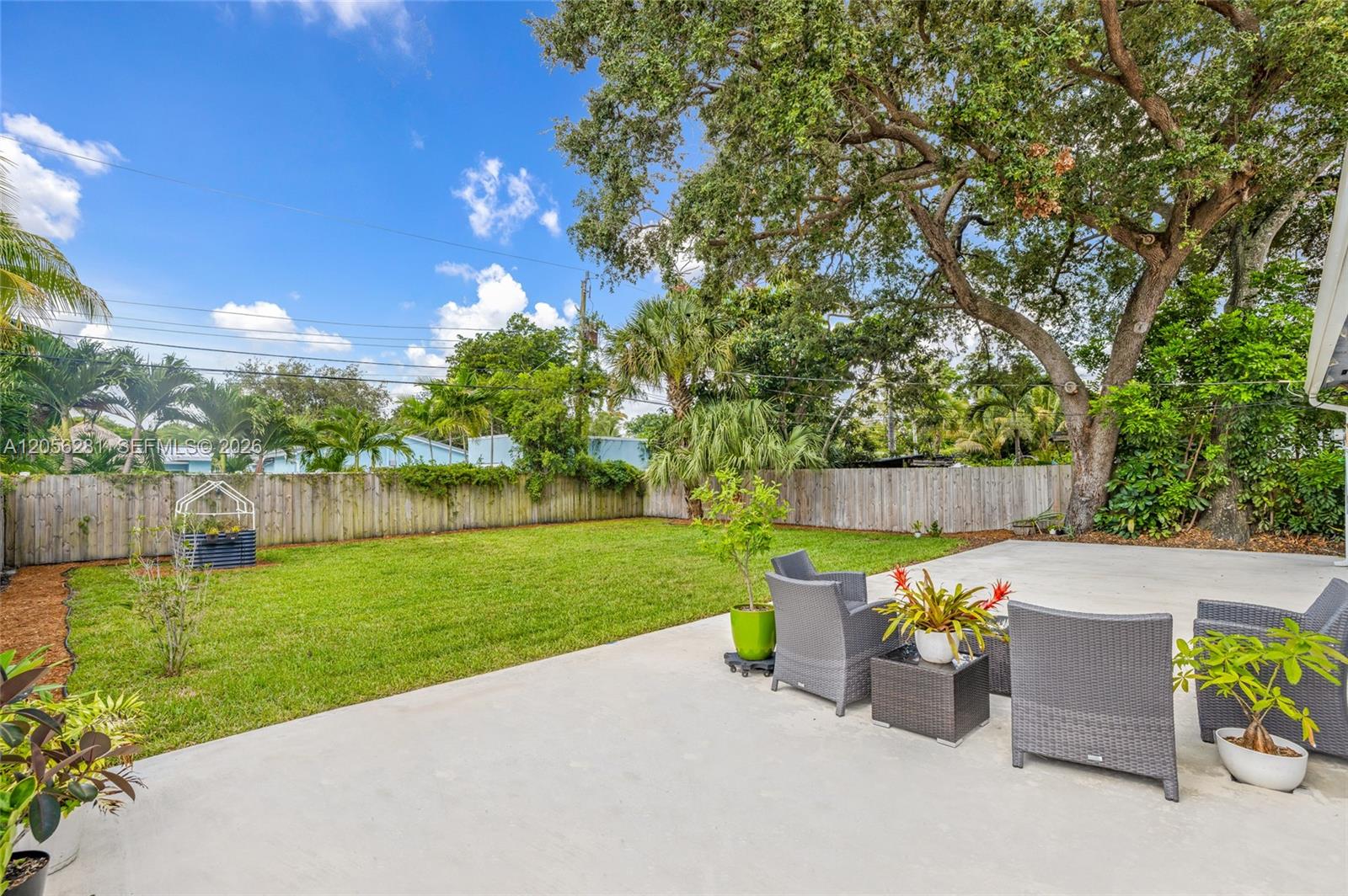 1008 SW 18th Ct main architectural view