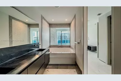 200 Biscayne Boulevard Way #5104, Miami, FL 33131 - Photo 7