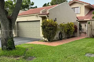 613 Patio Village Way, Weston, FL 33326 - Photo 3
