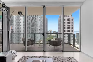 68 SE 6th St, Miami, FL 33131 - Photo 15