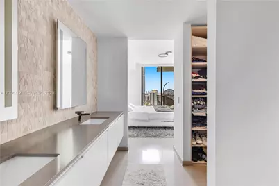 68 SE 6th St #1907, Miami, FL 33131 - Photo 37