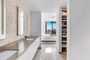 68 SE 6th St, Miami, FL 33131 - Photo 37