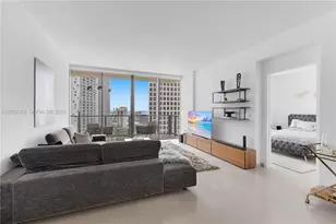68 SE 6th St, Miami, FL 33131 - Photo 11