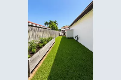 15832 Stonetower St, Davie, FL 33331 - Photo 33