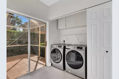 11407 Lakeview Dr, Coral Springs, FL 33071 - Photo 23