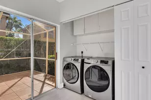 11407 Lakeview Dr, Coral Springs, FL 33071 - Photo 23