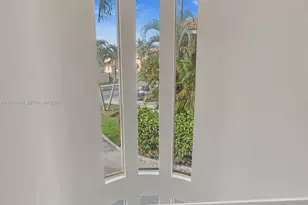 11407 Lakeview Dr, Coral Springs, FL 33071 - Photo 9