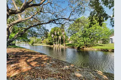 11407 Lakeview Dr, Coral Springs, FL 33071 - Photo 7