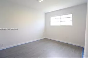 324 Washington Ave, Miami Beach, FL 33139 - Photo 9