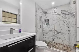 18808 W Lake Dr, Hialeah, FL 33015 - Photo 25
