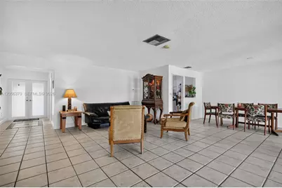 18808 W Lake Dr, Hialeah, FL 33015 - Photo 7