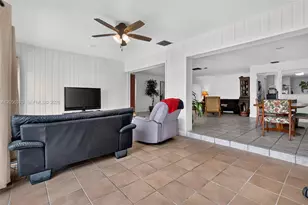 18808 W Lake Dr, Hialeah, FL 33015 - Photo 21