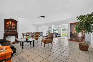 18808 W Lake Dr, Hialeah, FL 33015 - Photo 5