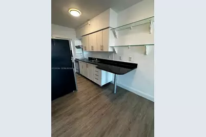 300 74th St #17, Miami Beach, FL 33141 - Photo 5