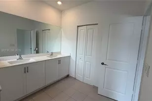 2637 SE 12th St, Homestead, FL 33035 - Photo 11