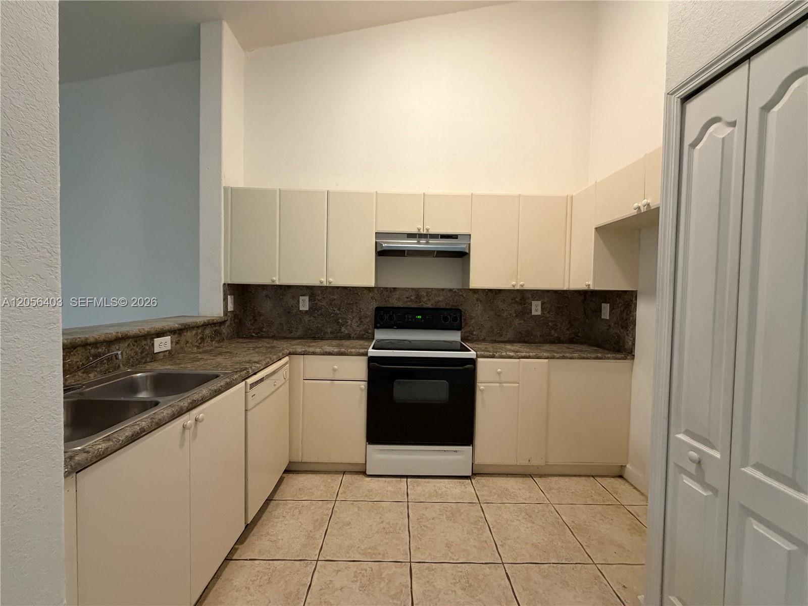1661 SE 28th St #204 - 1661 SE 28th St #204, Homestead, FL 33035 Luxury Property | Jose Angel Pina